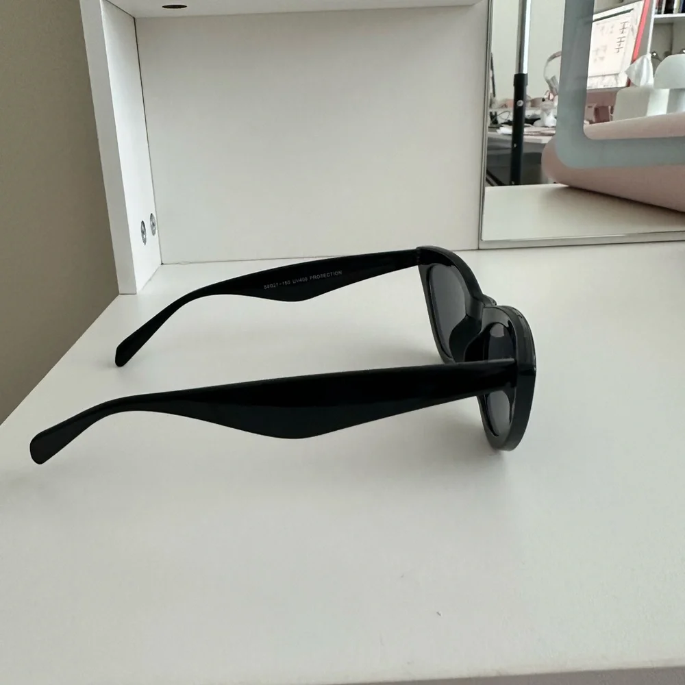 NWT* Island Sunglass Club ‘PARIS’ Black Cat Eye Sunglasses